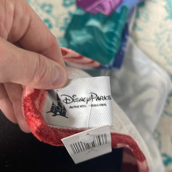 Disney Villains towel. Authentic park merch. New with tags - Picture 4 of 4